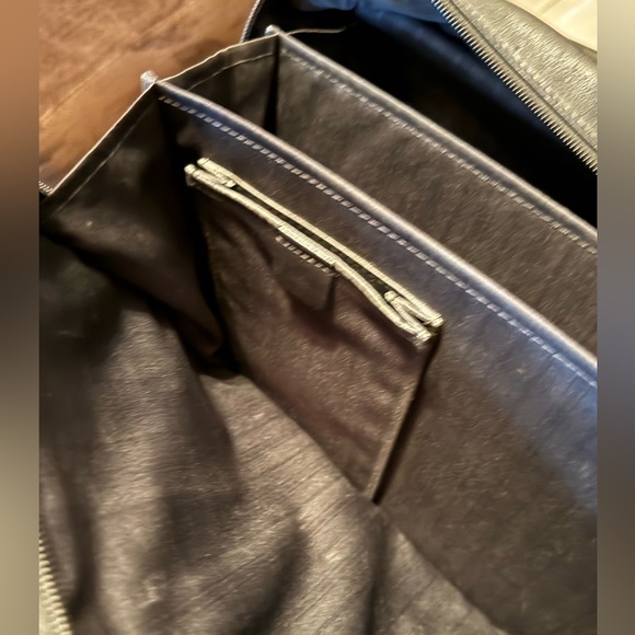 Tumi 96141DH Soft Black Leather Laptop Bag with Strap - Picture 10 of 15